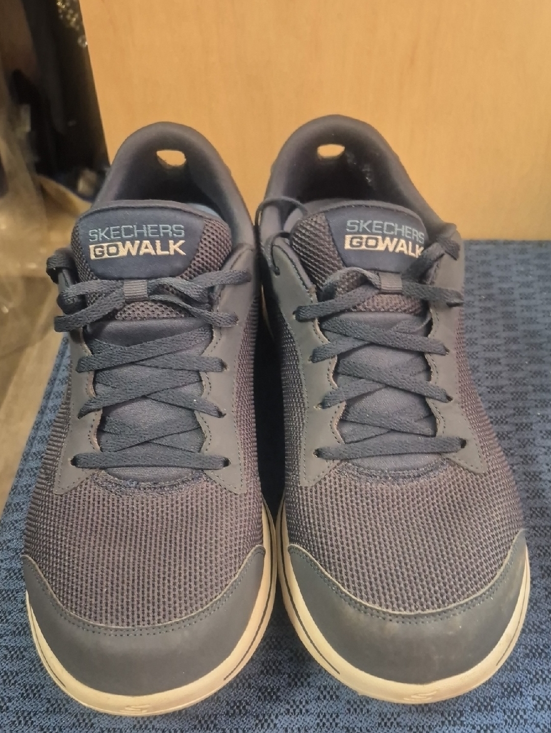 Skechers Gowalk Men's Navy And White Comfortable Lace-Up Walking Sneakers